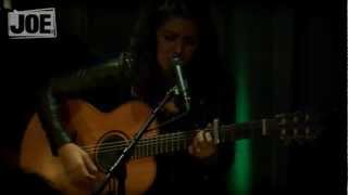Katie Melua - Crawling up a hill (live bij JOE)