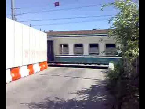 PL...Milano - Mortara....Regionale che sbuca dal Muro...