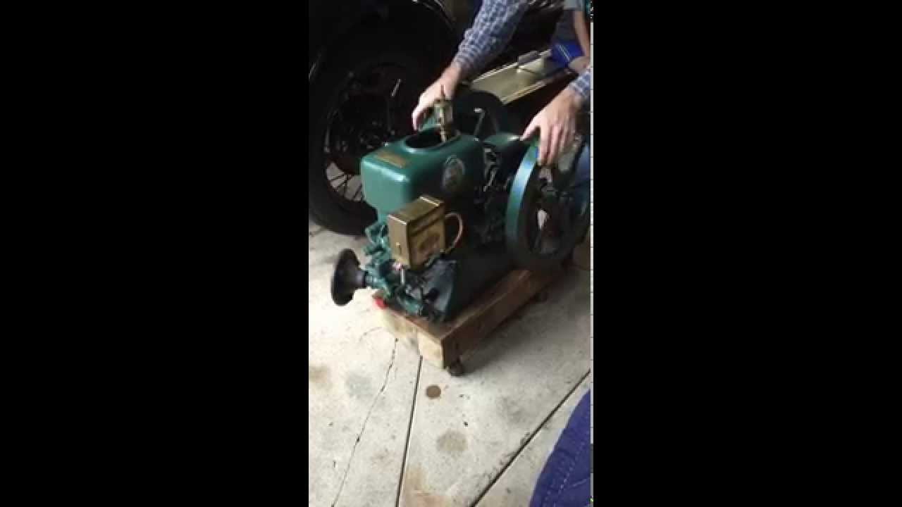 Starting a Hercules 1.5 HP Hit Miss engine