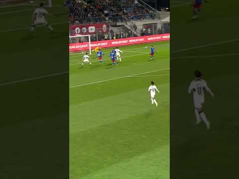 Como que o Cristiano Ronaldo perdeu esse gol?? #shorts
