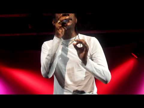 PÉROLA NEGRA.- ANGELA RO RO E LUIZ MELODIA - TEATRO RIVAL - 04/01/2011MOV