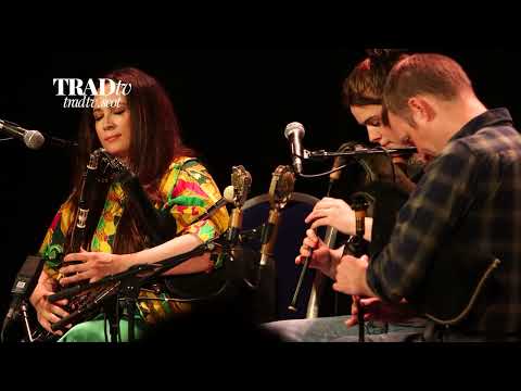 'inB' (Fin Moore / Brighde Chaimbeul / Tiarnàn O’Duinnchinn / Louise Mulcahy) Live Performance: pt1