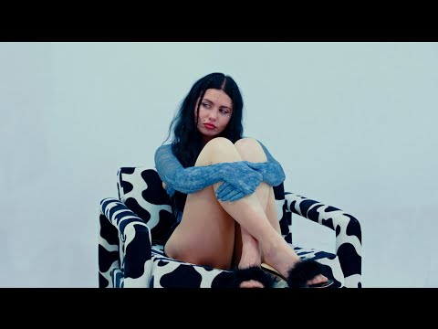 Bina The Foreign - Loyal Too (feat. Jay Gwuapo) [Official Video]