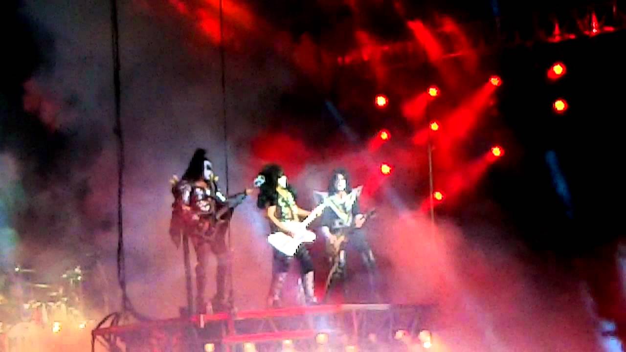 Kiss Concert Chicago 9-7-2012 Grand Entrance - YouTube
