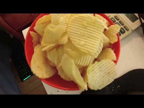 MongoTV_12825 - Del 1 - SPISER SKÅL CHIPS EN VARM OG LUMMER FUGTIG FREDAG EFTERMIDDAG