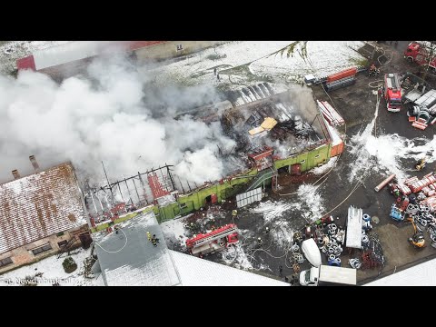 Ogromny pożar hali magazynowej koło Lubska. W akcji 11 zastępów straży pożarnej