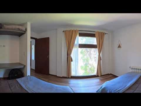 Dormitorio con 2 camas individuales | Cabaña en Bariloche para 4 personas 🏡 Vista 360°