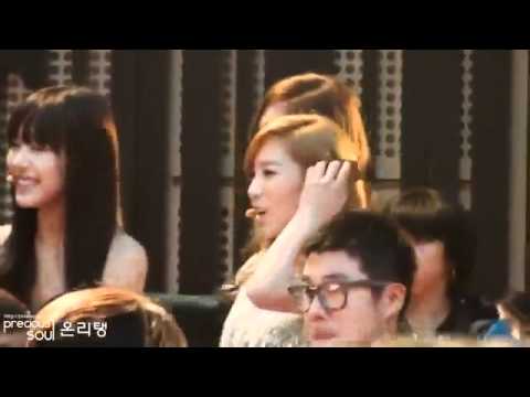 111103 SNSD Taeyeon @ Style Icon Awards [fancam]