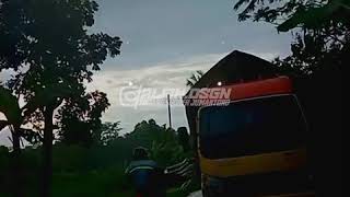 Download lagu story'wa truk canter oleng parah 😀 mp3