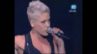 P!nk   Medley Live At MTV AVMA 2007 (U + Ur Hand and Get The Party Started)