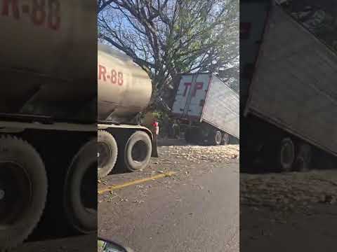 accidente antes de llegar a teculutan zacapa 🥺🥺🥺🚛🚚🚚🇬🇹