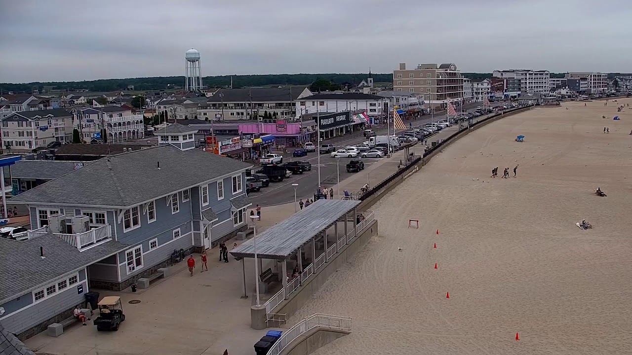 Live webcam view of Hampton Beach Boardwalk & Sands