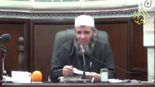 الشيخ مشهور بن حسن وماذا يستفيد من يحفظ القرآن وينشر البدع image