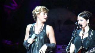 Sugarland - Single Ladies/I Want You Back/Party in the USA/Everyday America - Detroit, MI