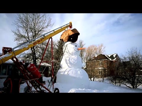 See How This Canadian Family Builds Their 20-Foot-Tall Snowman