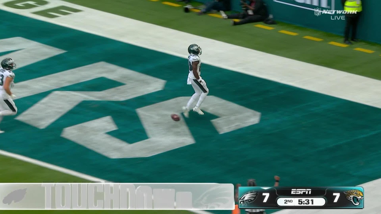 Darius Cooper goes for 6 on the deep fade!