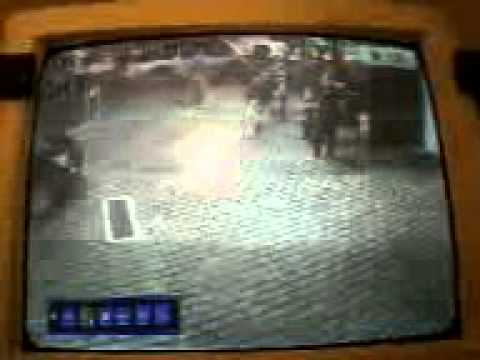 tombo no estacionamento