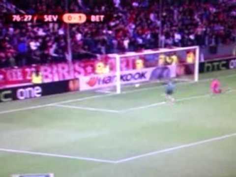 Celebración de Vadillo en el gol de Salva (Sevilla 0-2 Betis)