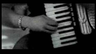 Twarres She couldn&#39;t laugh + Lyrics