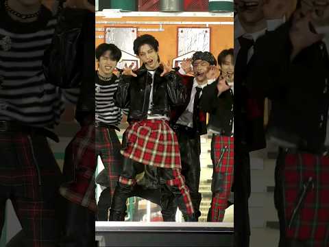 Rawr Feliz Navidad I can feel the evil coming but Felix Never Bad Fancam