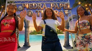 La Chakalita x La Peluche x Chelmys - Piedra Papel o Tijera (Video Oficial) La Chakalita x La Peluche x Chelmys - Piedra Papel o Tijera (Video Oficial)
