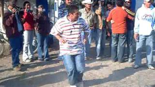 preview picture of video 'MañanitaS de las Fiestas de Mayo 07 en San Isidro Mazatepec'
