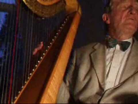 David Watkins demonstrates setting up chords on the harp