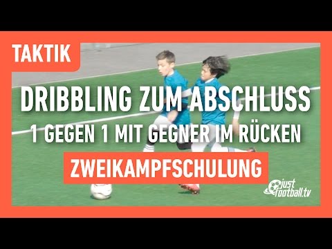 Fussballtraining: Dribbling zum Abschluss -1 gegen 1 mit Gegner im Rücken -Zweikampfschulung -Taktik