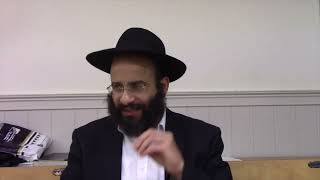 טייס באמצע התפילה ודילג קטעים (הרב אלחנן משה נחמנסון) - התמונה מוצגת ישירות מתוך אתר האינטרנט יוטיוב. זכויות היוצרים בתמונה שייכות ליוצרה. קישור קרדיט למקור התוכן נמצא בתוך דף הסרטון