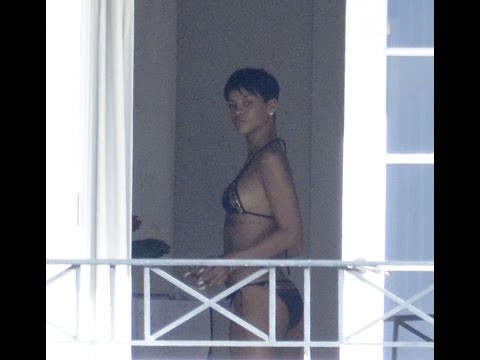 No bikini bottoms: Rihanna goes half-naked spotted in hotel room