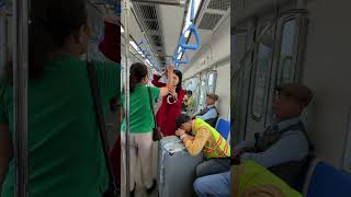 Humanitarian action on the train [KINDNESS MAN] #kindness #respect #goodman #humanities #train
