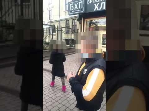 У Франківську двоє підлітків-ромів вкрали у бабусі гроші, які та тримала на лікування. ВІДЕО