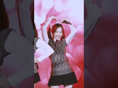 211212 [FANCAM] Ningning DAISY DAISY -  แฟนที่ไม่รู้ใจ @ Sora! Sora! Debut stage : Reach for the sky