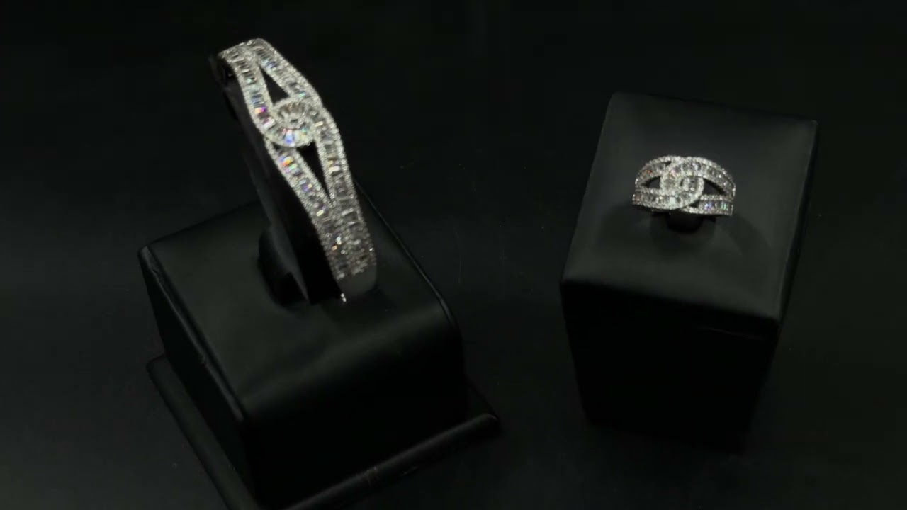 Bracelet and ring set studded with sparkling stones