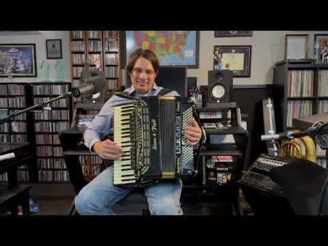 Mozart's Polka - Alex Meixner on Piano Accordion