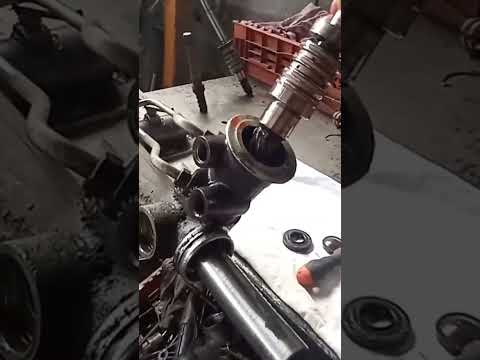 desarmando cremallera hidraulica #automobile #mecanicaadomicilio #herramientas #mechanic #taller