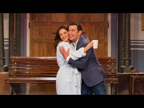 Marta Torné presenta a Arturo Valls el libro que ha escrito junto a su mascota - Improvisando