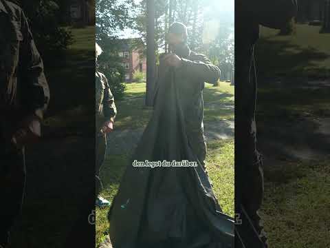 Team Rot lernt heute, wie man Zeltpakete packt | Explorers - Roadtrip durch die Bundeswehr