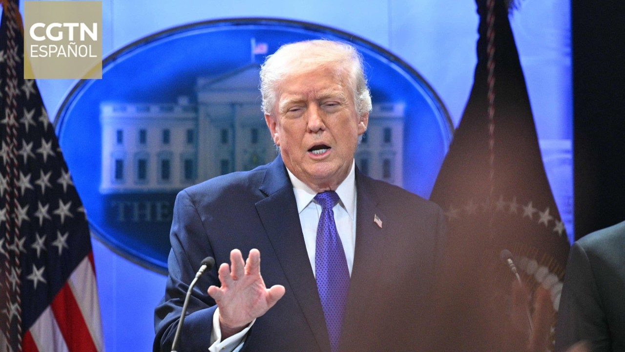 Trump eleva un nuevo arancel global del 10 % al 15 %