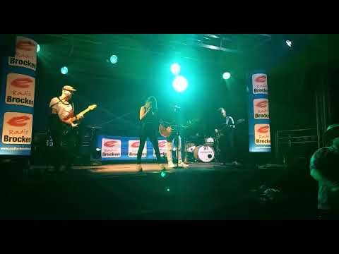 What's up - 4 von Blondes Cover by Lucia Aurich & Radionation