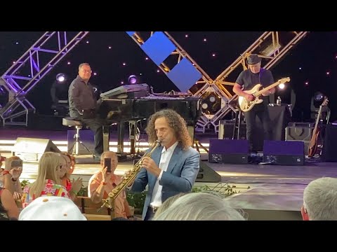 Kenny G Live 2019 - Disney World Epcot Eat to the Beat - Silhouette - With Robert Damper Keyboard