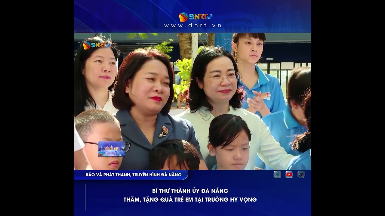 BÍ THƯ THÀNH ỦY ĐÀ NẴNG THĂM, TẶNG QUÀ TRẺ EM TẠI TRƯỜNG HY VỌNG
