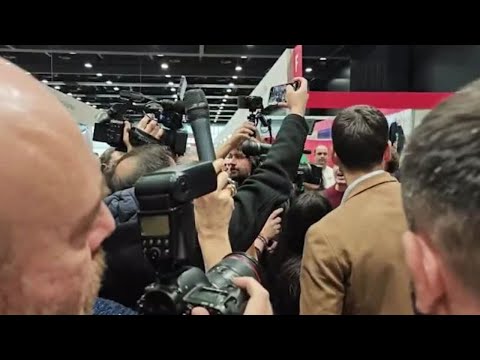 A Piu' Libri Piu' Liberi i manifestanti cantano "Bella ciao" contro Passaggio al Bosco