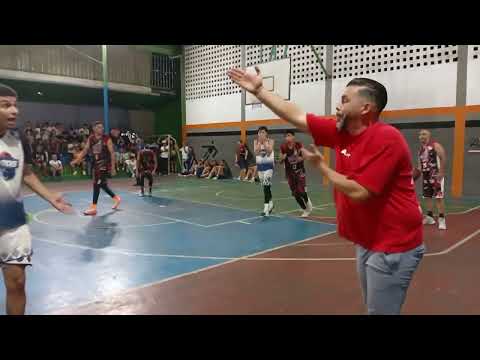 Parte del juego categoría libre entre osos de Trujillo vs rockets de pampanito 