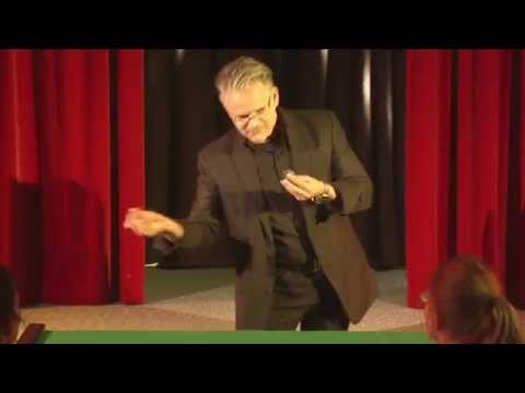 Close-Up-Zauberer aus Berlin - Freddie Rutz in Meet the Magicians in Berlin