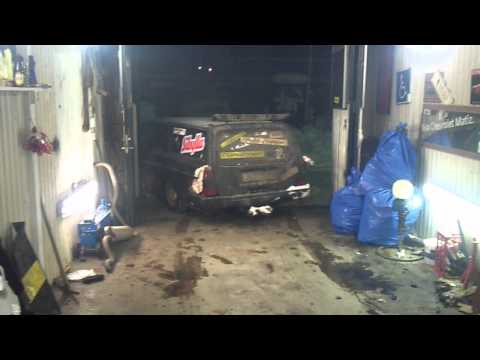 robin sladdar in på mattsvart