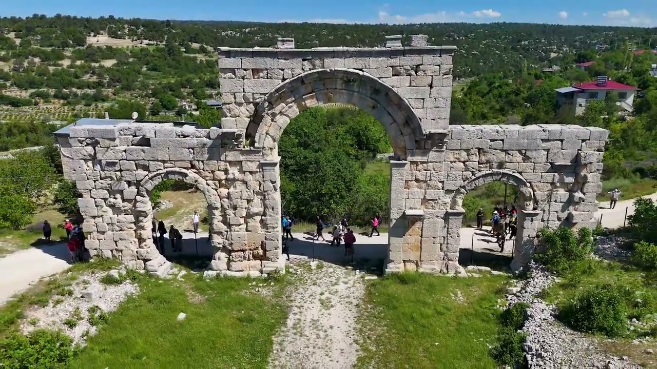 MERSİN BÜYÜKŞEHİR KOORDİNESİNDE DOĞASEVERLER KİLİKYA YOLU’NDA TARİHLE İÇ İÇE YÜRÜYOR