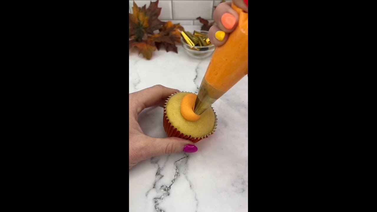 Cupcake Decorating: How to Make a Pumpkin Shaped Cupcake 🎃