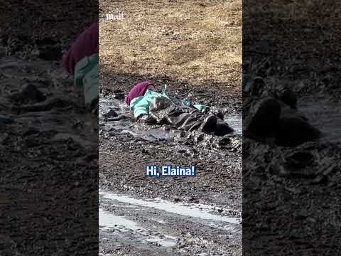 Identical twin sisters couldn't be more different