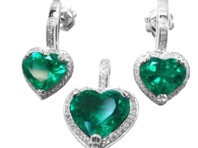 Vídeo relacionado con Collar de oro macizo de 14 quilates con esmeralda natural
